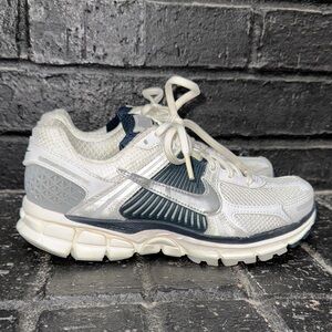 Nike White and Silver vomero 5 Running Shoes
